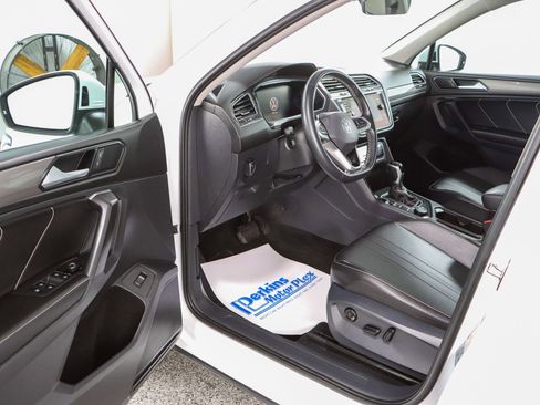 Used 2022 Volkswagen Tiguan SE AWD/4WD image 3