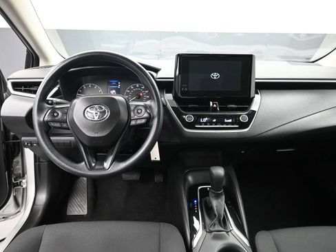 Used 2025 Toyota Corolla LE FWD image 11