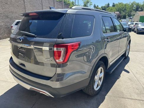 Used 2017 Ford Explorer XLT w/ Equipment Group 202A AWD/4WD image 3