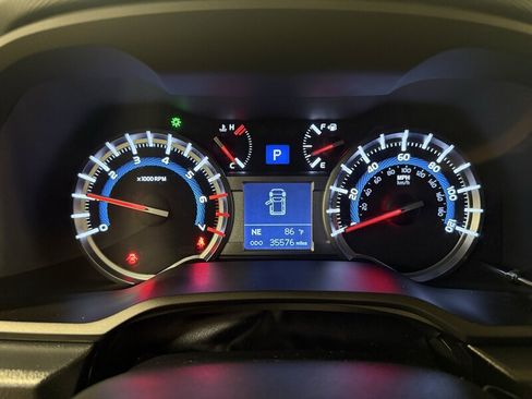 Used 2019 Toyota 4Runner TRD Off-Road AWD/4WD image 26