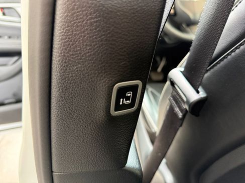 Used 2025 Chrysler Pacifica Limited image 27