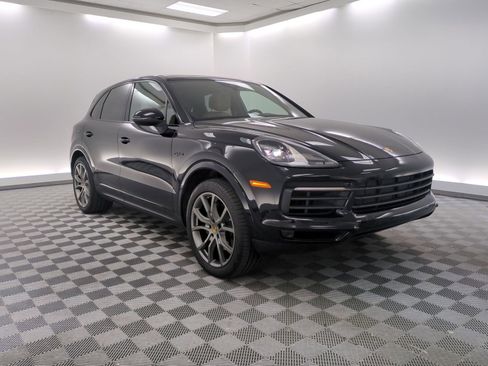 Used 2023 Porsche Cayenne E-Hybrid image 7