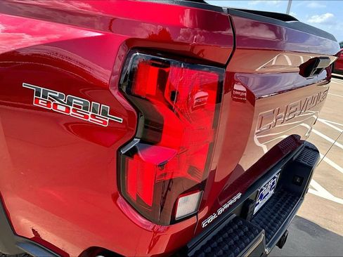 Used 2025 Chevrolet Colorado Trail Boss w/ Midnight Edition AWD/4WD image 30