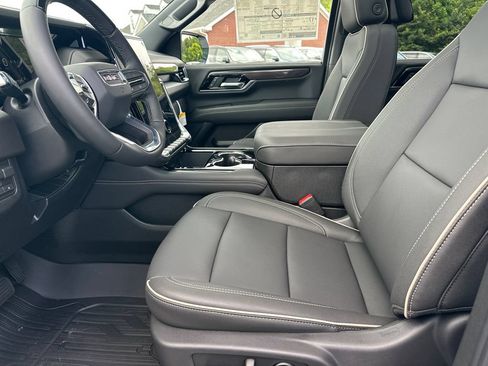 New 2026 GMC Yukon XL Elevation w/ Elevation Premium Package RWD image 10