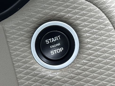 Used 2020 Land Rover Range Rover Velar R-Dynamic S image 18