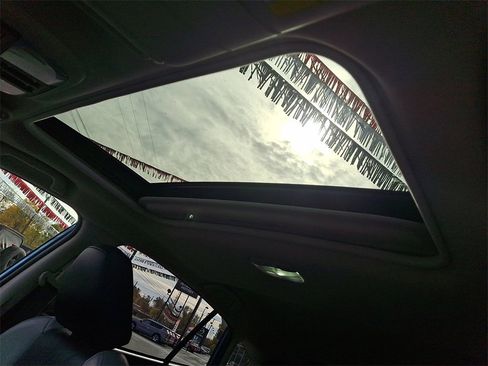 Used 2019 Subaru Crosstrek Hybrid w/ Moonroof Package w/Navigation image 16