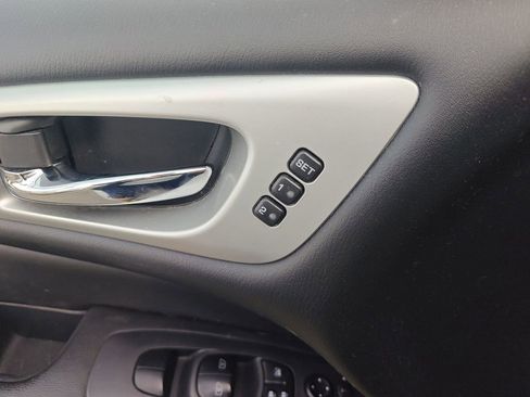 Used 2019 Nissan Pathfinder SL image 6