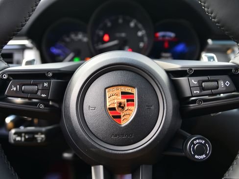 Certified 2026 Porsche Macan AWD/4WD image 32