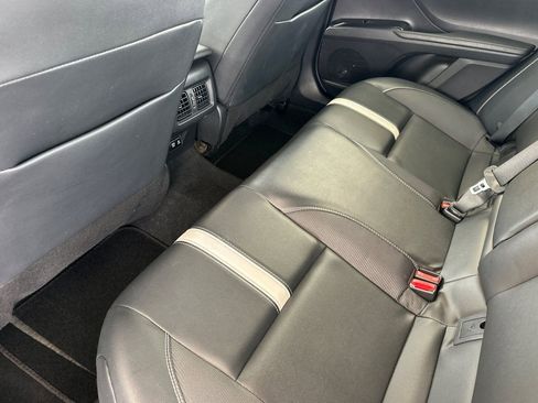 Used 2025 Toyota Camry SE image 12