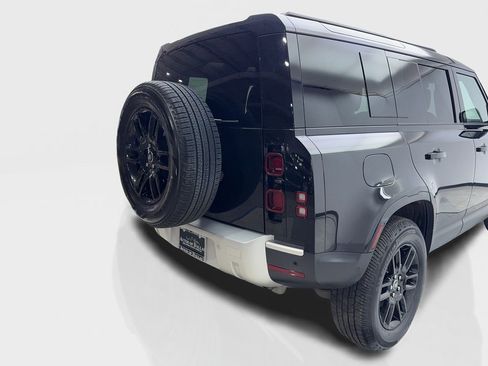 Used 2025 Land Rover Defender 110 S AWD/4WD image 18