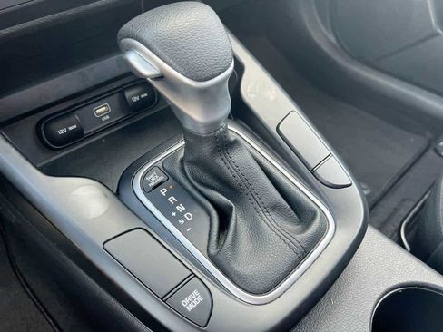 Used 2024 Kia Soul LX w/ LX Technology Package FWD image 20