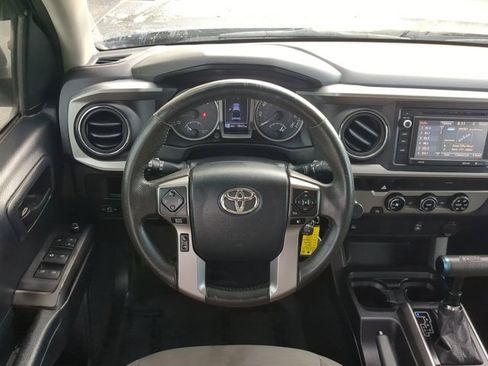 Used 2017 Toyota Tacoma SR5 image 16
