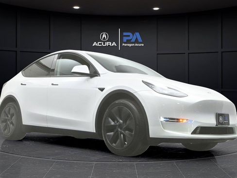 Used 2024 Tesla Model Y Long Range AWD/4WD image 26