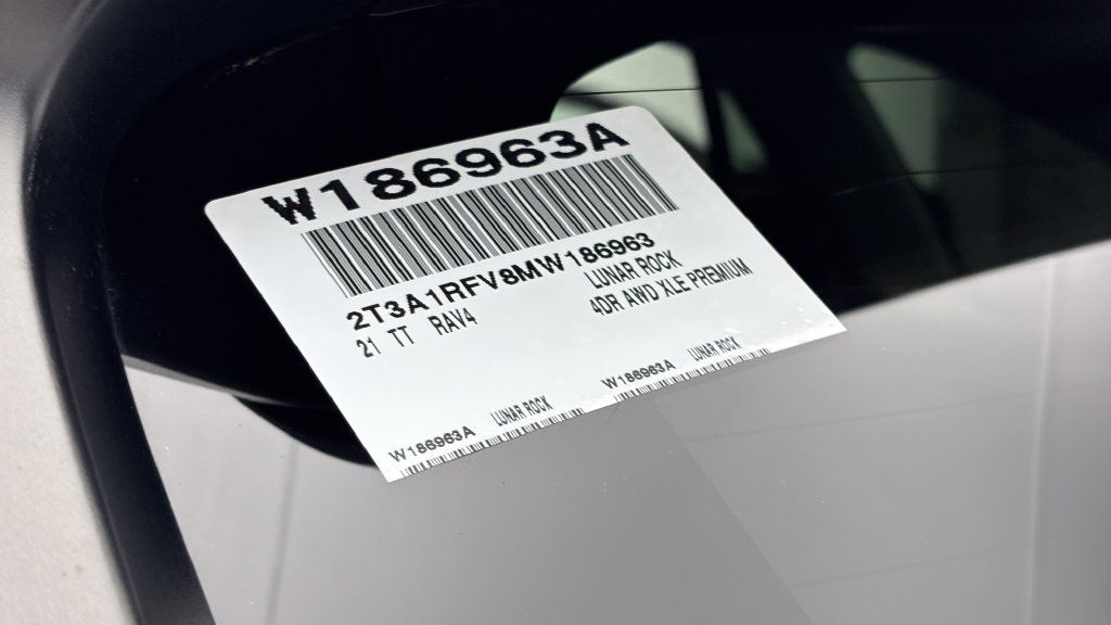 Used 2021 Toyota RAV4 XLE Premium AWD/4WD image 43