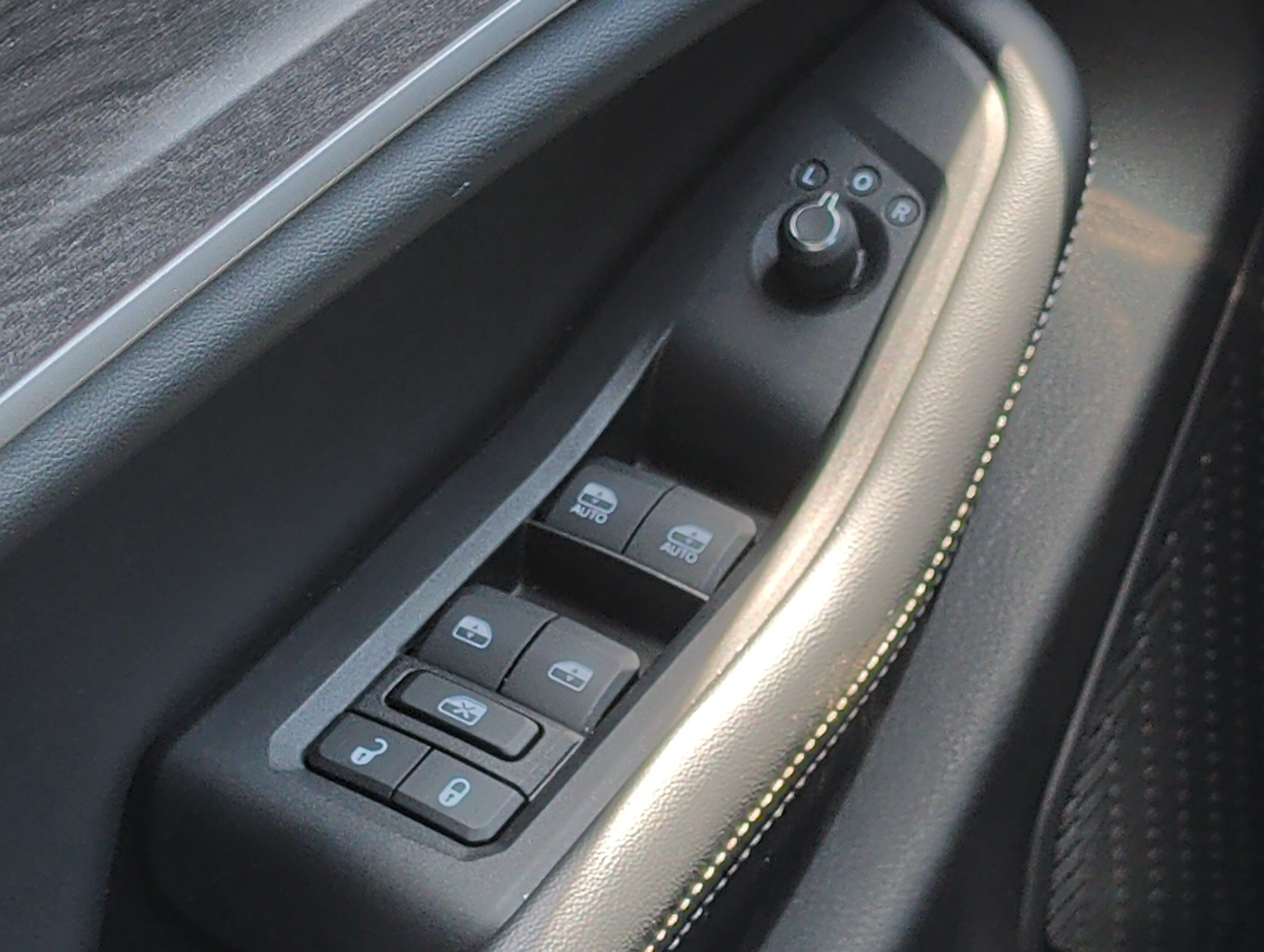 Used 2023 Jeep Grand Cherokee Limited w/ Black Appearance Package AWD/4WD image 21
