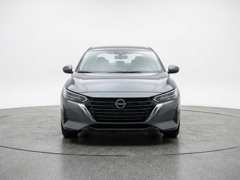 Used 2025 Nissan Sentra SV image 2