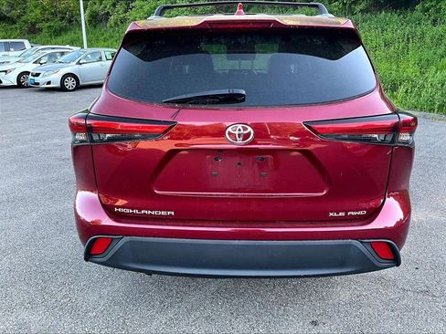 Used 2022 Toyota Highlander XLE AWD/4WD image 10