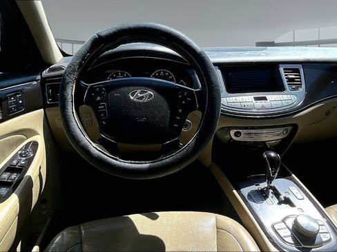 Used 2011 Hyundai Genesis 3.8 w/ Technology Pkg 4 RWD image 5