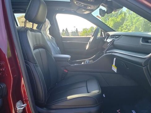 New 2024 Jeep Grand Cherokee Limited w/ Luxury Tech Group II AWD/4WD image 19