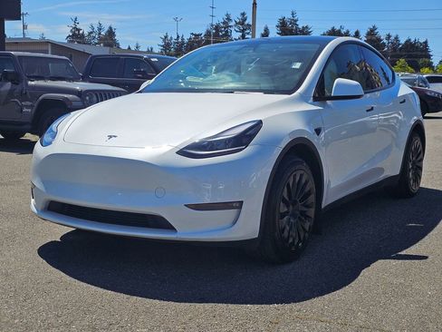 Used 2024 Tesla Model Y Long Range AWD/4WD image 4