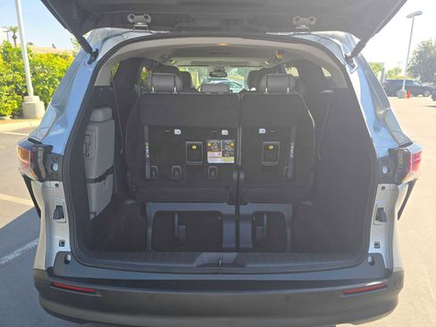 Used 2025 Toyota Sienna XLE image 16