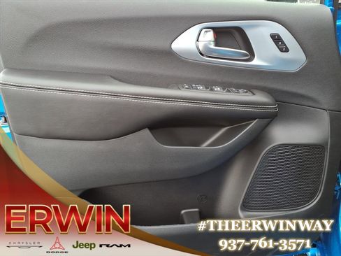 New 2026 Chrysler Pacifica Limited w/ S Appearance Package image 8