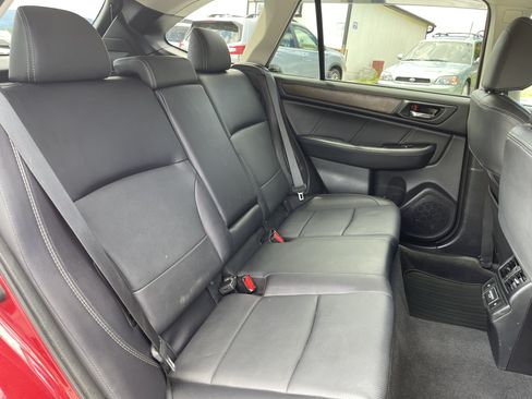 Used 2018 Subaru Outback 3.6R Limited AWD/4WD image 12