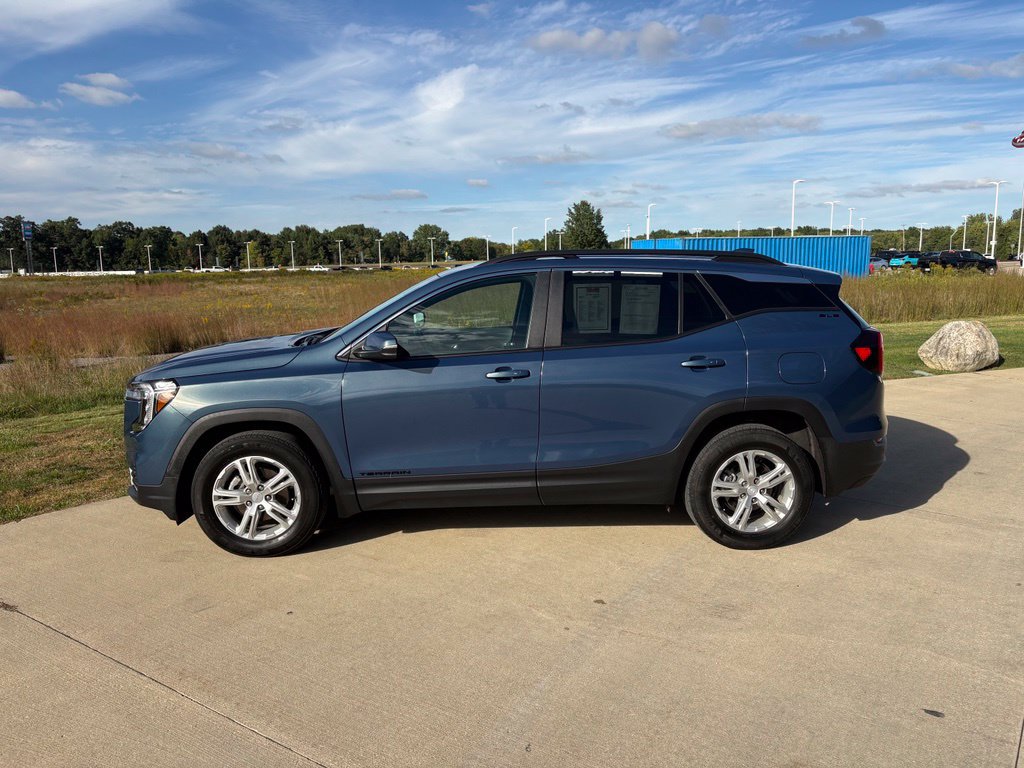 Used 2024 GMC Terrain SLE w/ Driver Convenience Package FWD image 6
