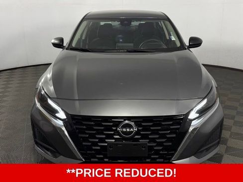 Used 2024 Nissan Altima 2.5 SV image 2
