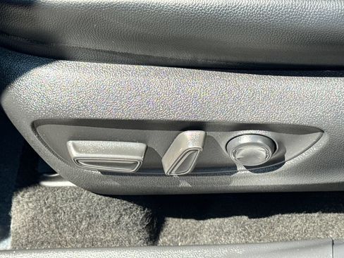 Used 2025 Toyota Highlander XLE AWD/4WD image 52