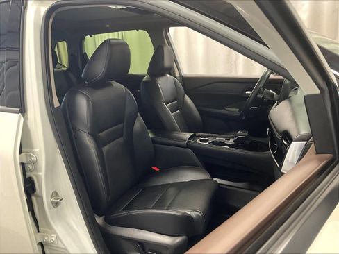 Certified 2023 Nissan Rogue SL w/ SL Premium Package image 11