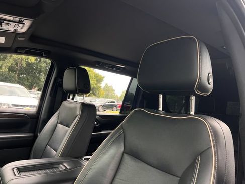 Used 2021 Chevrolet Suburban Premier w/ Premium Package AWD/4WD image 12
