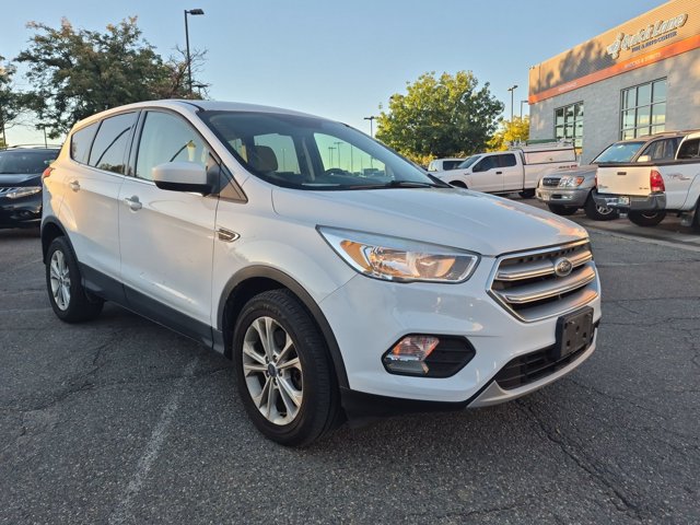 Used 2017 Ford Escape SE w/ SE Cold Weather Package AWD/4WD image 3