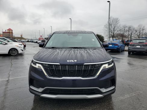 Used 2022 Kia Carnival LX image 2