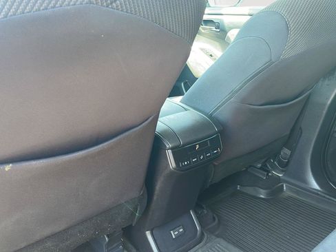 Used 2023 Toyota Highlander LE AWD/4WD image 14