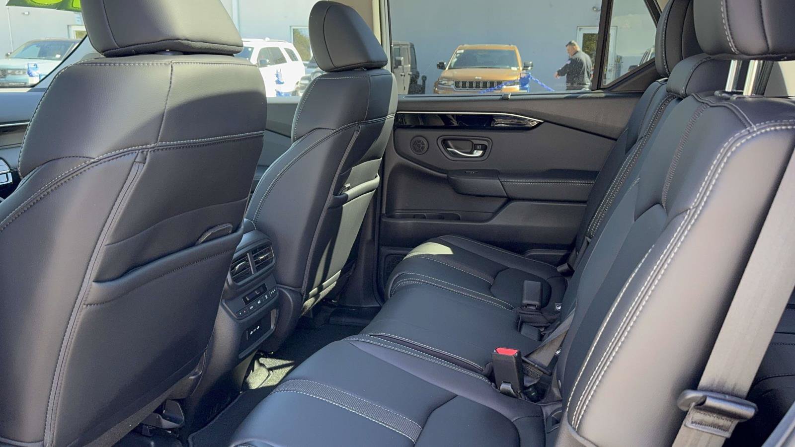 Used 2025 Honda Pilot Touring image 39