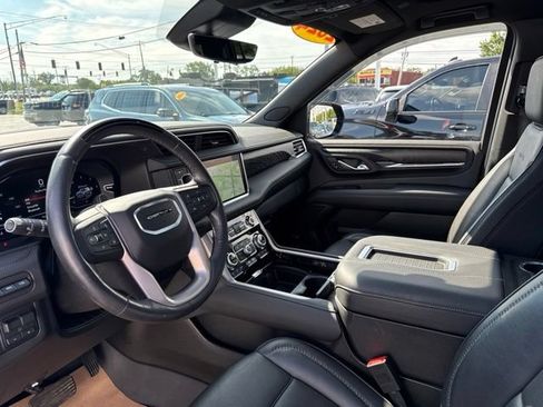 Used 2024 GMC Yukon XL Denali w/ Advanced Technology Package AWD/4WD image 10