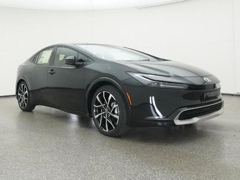 New 2026 Toyota Prius Plug-In Hybrid FWD image 32