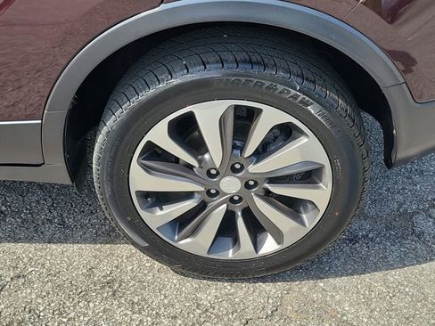 Used 2018 Buick Encore Essence FWD image 5