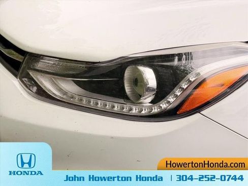Used 2020 Chevrolet Trax LT w/ LT Convenience Package AWD/4WD image 12