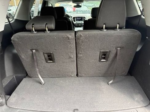 Used 2022 GMC Acadia SLE w/ LPO, Floor Liner Package FWD image 7