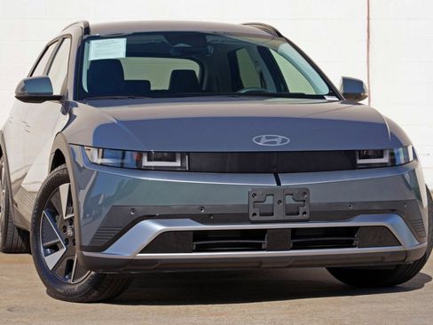 Used 2025 Hyundai Ioniq 5 SEL image 2