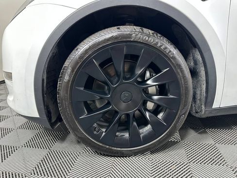 Used 2023 Tesla Model Y Long Range AWD/4WD image 16