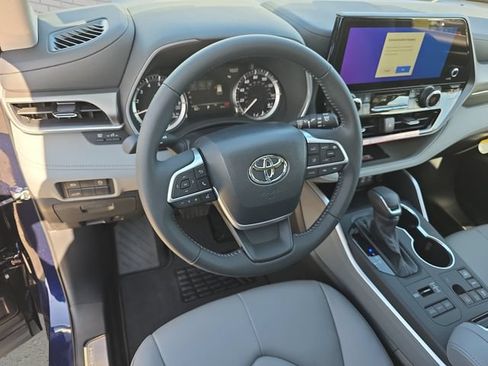 New 2026 Toyota Highlander XLE AWD/4WD image 17