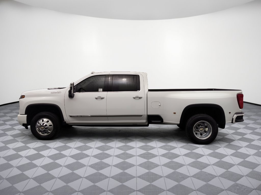Used 2026 Chevrolet Silverado 3500 High Country w/ Technology Package AWD/4WD image 2