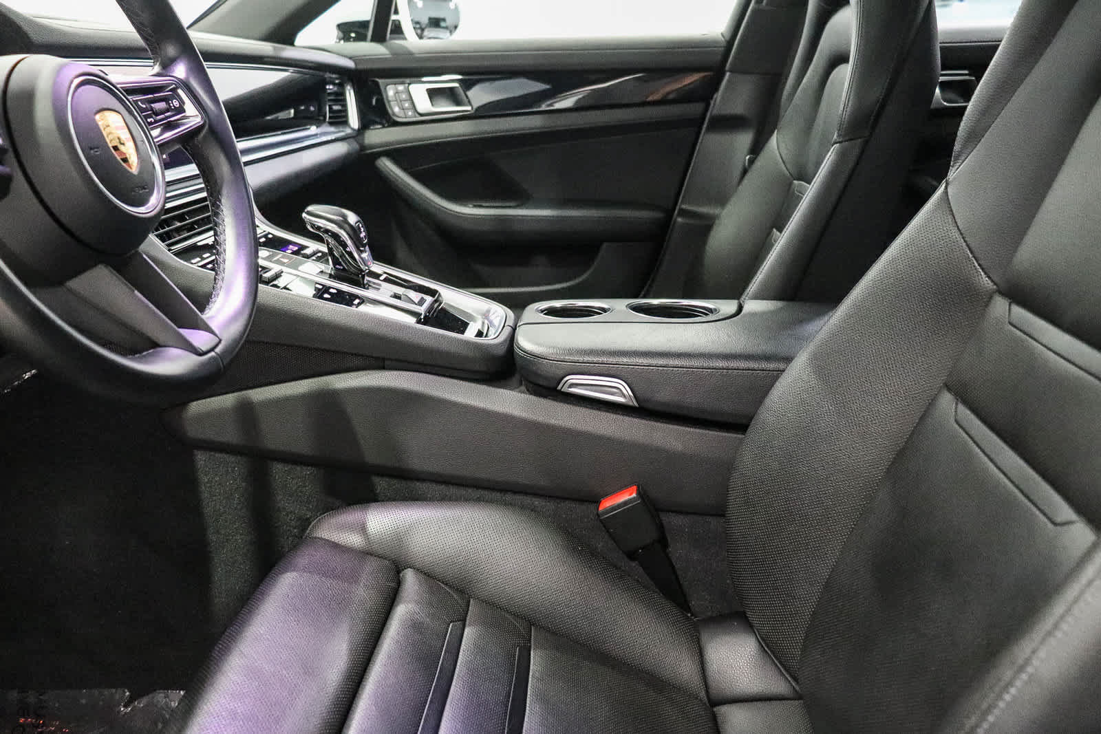 Used 2022 Porsche Panamera RWD image 22