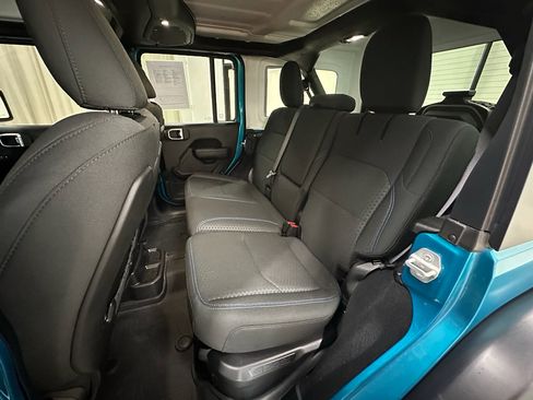 Used 2024 Jeep Wrangler Rubicon w/ Technology Group image 22