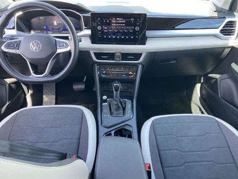 Used 2025 Volkswagen Taos SE FWD image 15