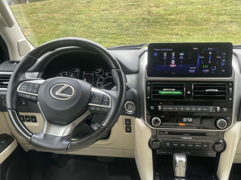 Used 2023 Lexus GX 460 Premium w/ Accessory Package AWD/4WD image 11