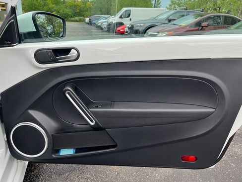 Used 2019 Volkswagen Beetle 2.0T SE FWD image 19